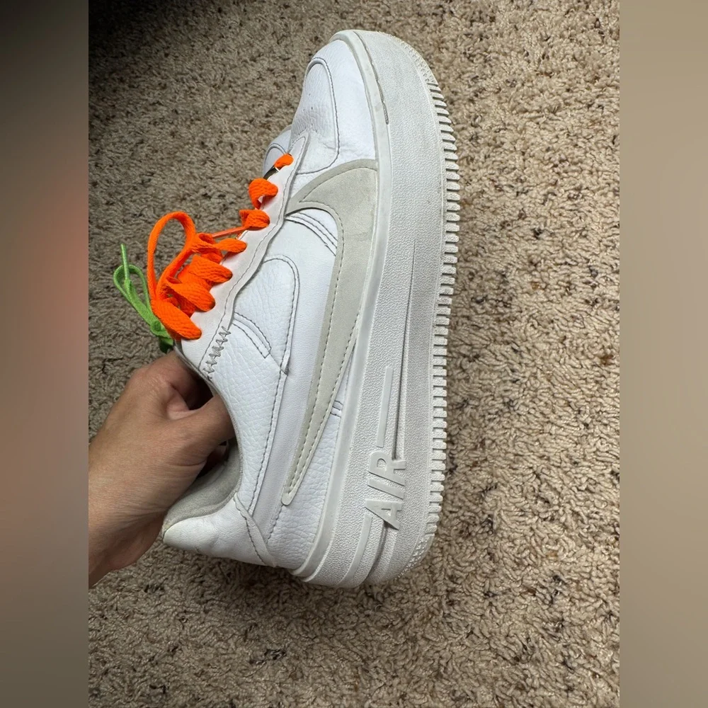Nike Air Force 1 DJ9946-100 White Sneakers women’s size 6 - Picture 5 of 11